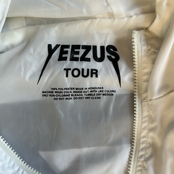 Official Yeezy Tour Windbreaker - Picture 5 of 5